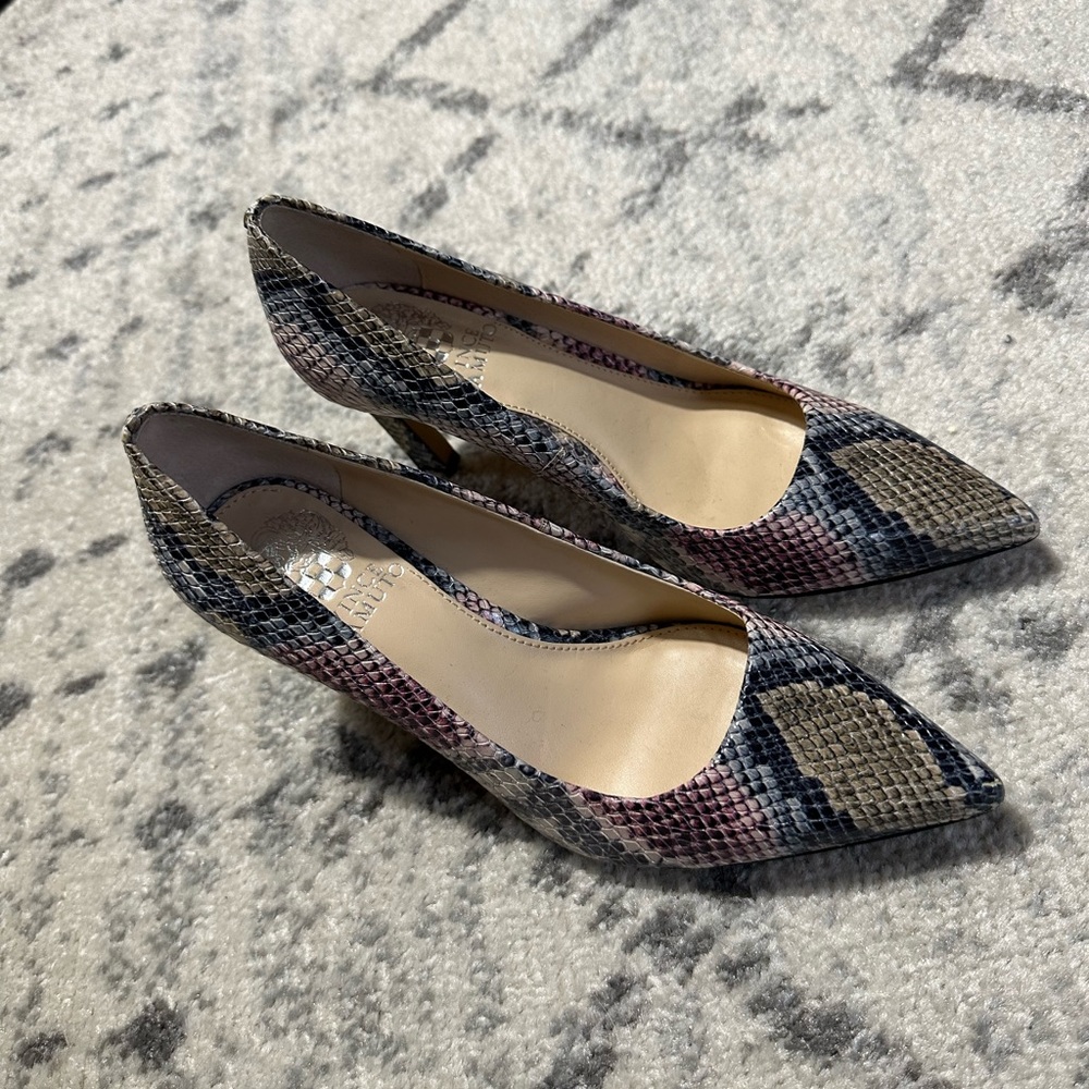 Gorgeous heels with fabulous snake-like pattern